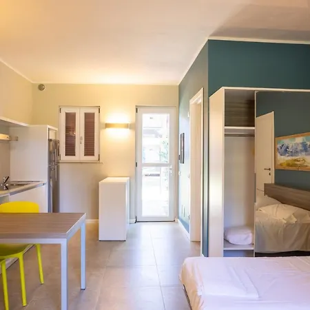度假村 Golfo Del Sole & 4*