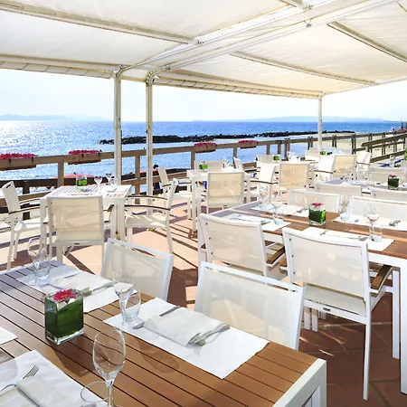 度假村 Golfo Del Sole & 4*